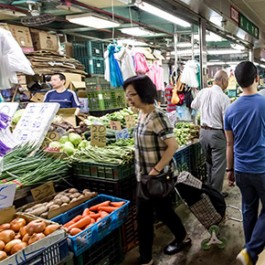 市场客流逐渐减少